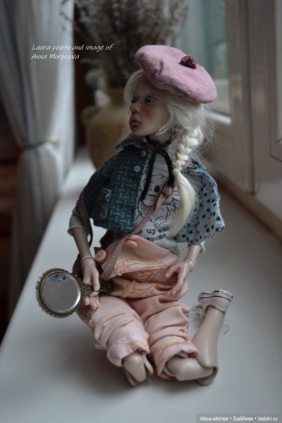 Птичка Лора - студентка музыкального училища