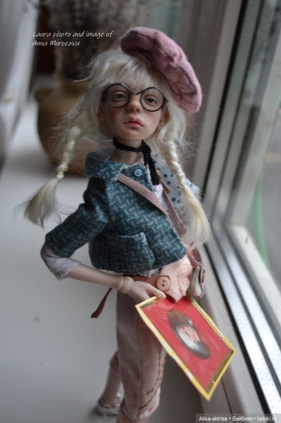 Птичка Лора - студентка музыкального училища