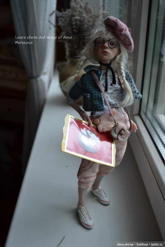 Птичка Лора - студентка музыкального училища