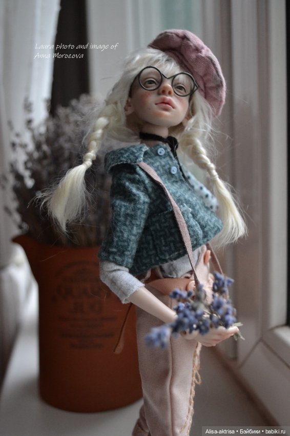 Птичка Лора - студентка музыкального училища