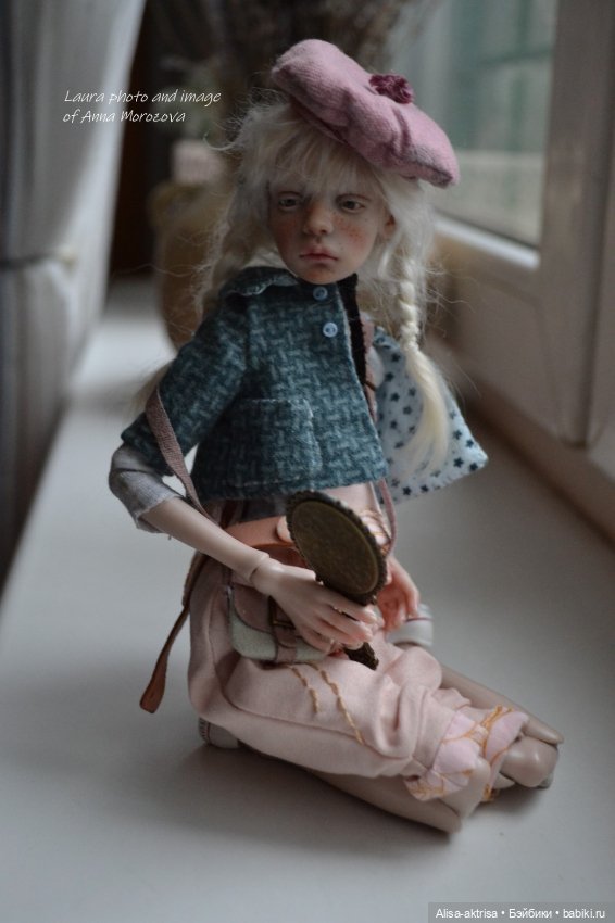 Птичка Лора - студентка музыкального училища