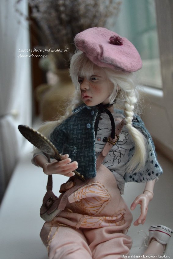 Птичка Лора - студентка музыкального училища