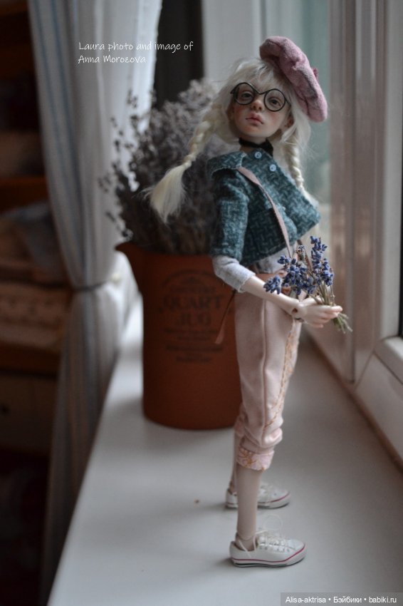 Птичка Лора - студентка музыкального училища