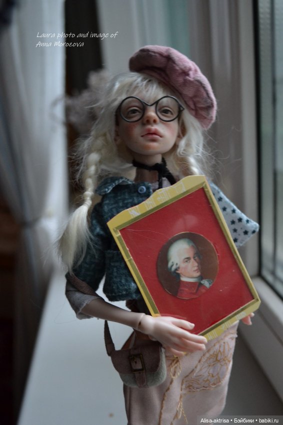 Птичка Лора - студентка музыкального училища