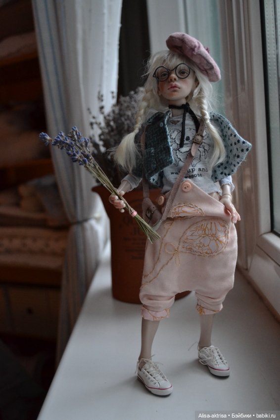 Птичка Лора - студентка музыкального училища