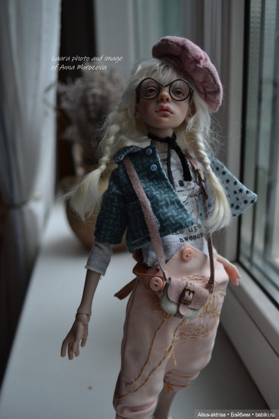 Птичка Лора - студентка музыкального училища