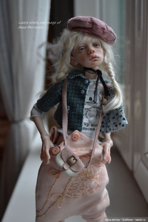 Птичка Лора - студентка музыкального училища