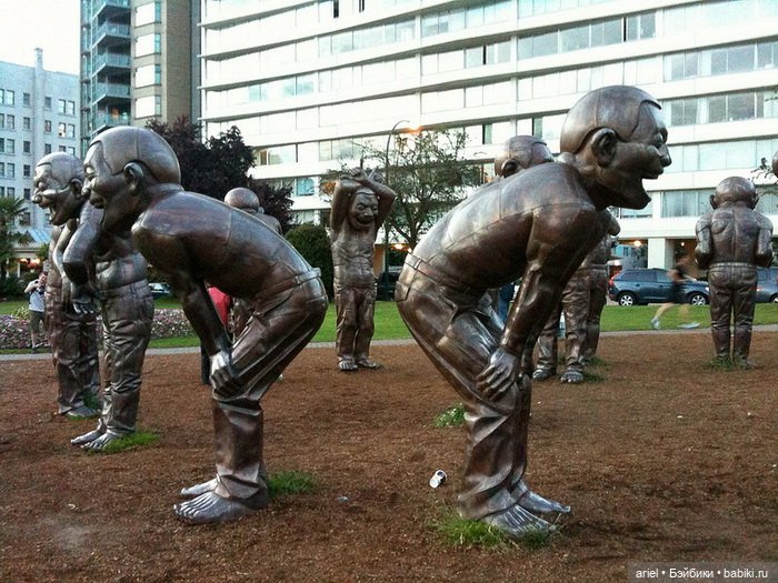 Терапевтические скульптуры от китайского автора Yue Minjun (фото 3)