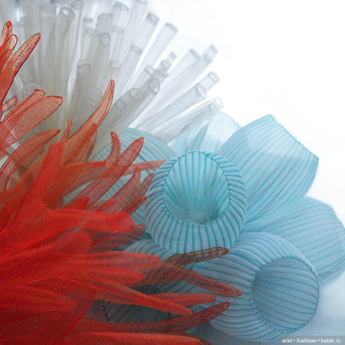 Скульптуры и украшения из ткани