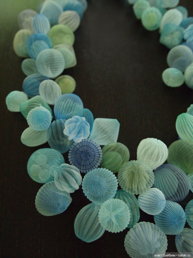 Скульптуры и украшения из ткани