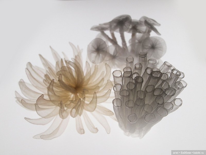 Скульптуры и украшения из ткани (фото 10)