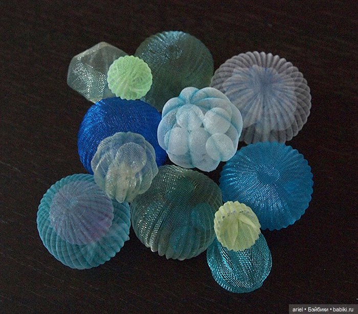 Скульптуры и украшения из ткани