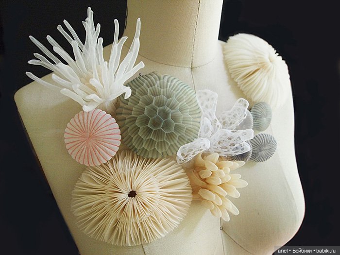 Скульптуры и украшения из ткани