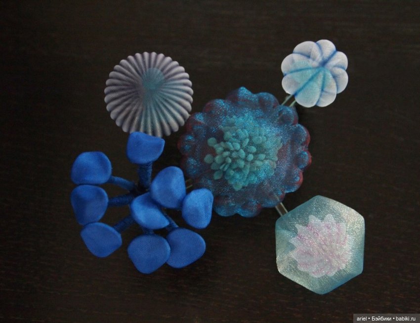 Скульптуры и украшения из ткани