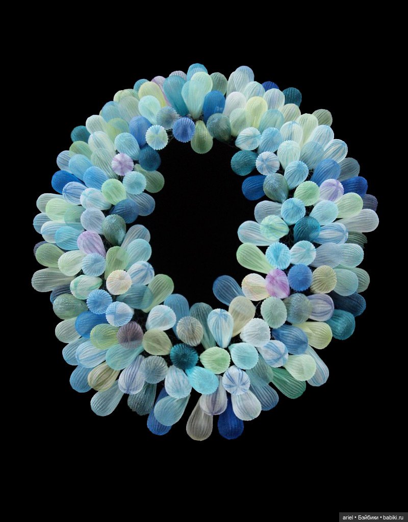 Скульптуры и украшения из ткани (фото 4)