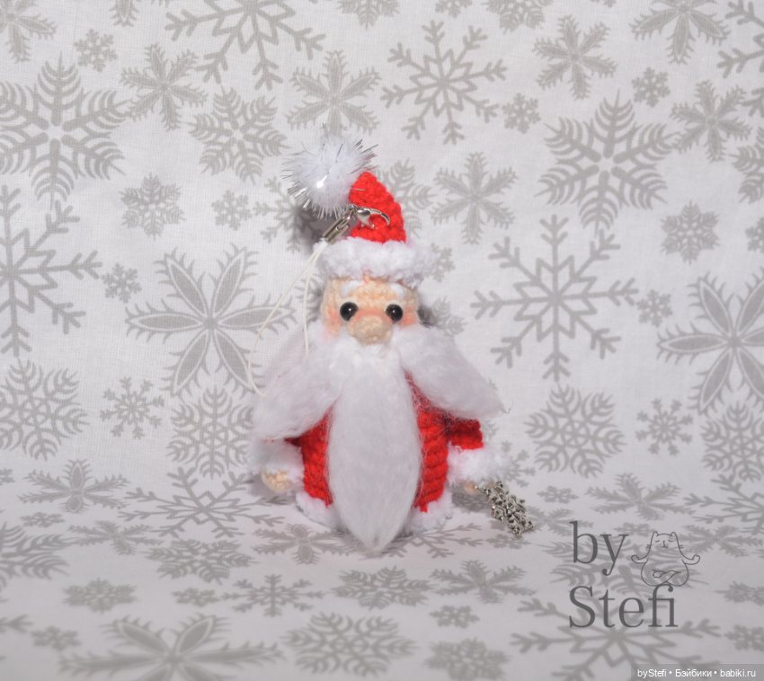 Давно ничего не вязала... Сегодня добралась таки до крючка и ниточек! Вот такой дедуля получился