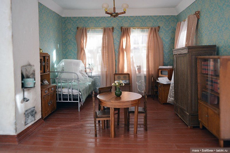 Гостиная с печкой и тремя окнами, автор румбокса Галина Чиркова