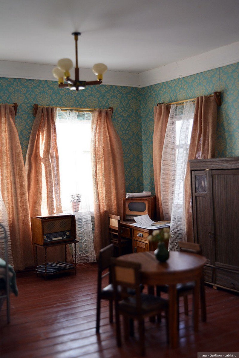 Гостиная с печкой и тремя окнами, автор румбокса Галина Чиркова (фото 3)