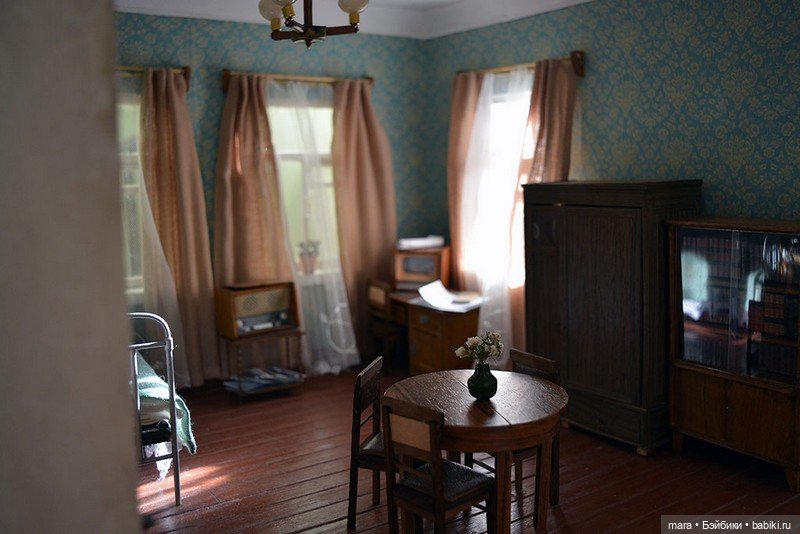 Гостиная с печкой и тремя окнами, автор румбокса Галина Чиркова (фото 2)