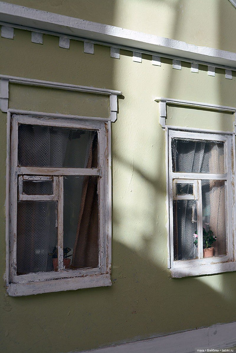 Гостиная с печкой и тремя окнами, автор румбокса Галина Чиркова