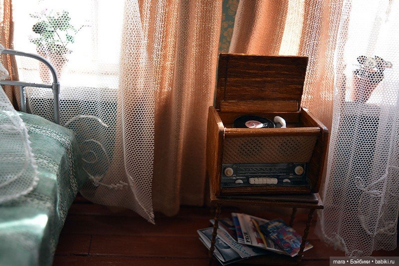 Гостиная с печкой и тремя окнами, автор румбокса Галина Чиркова (фото 7)