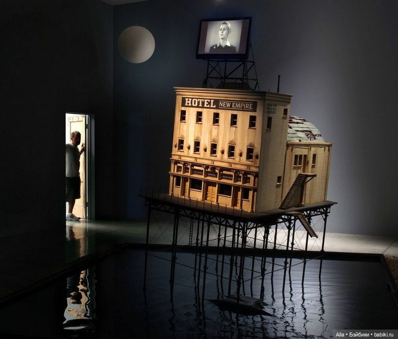 Работы художника Michael C. McMillen