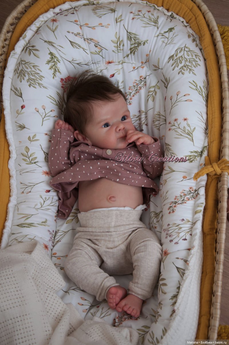 Bettie скульптора Adrie Stoete, автор прототипа Silvia Ezquerra