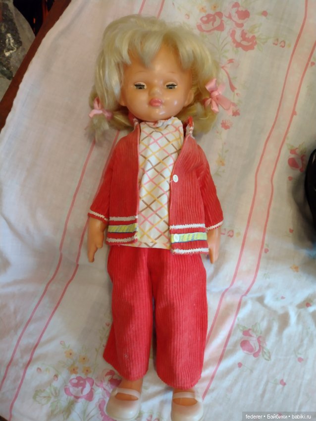 Помогите оценить советскую куклу.Высота около 45 см,клеймо человечки( ленигрушка?) (фото 3)