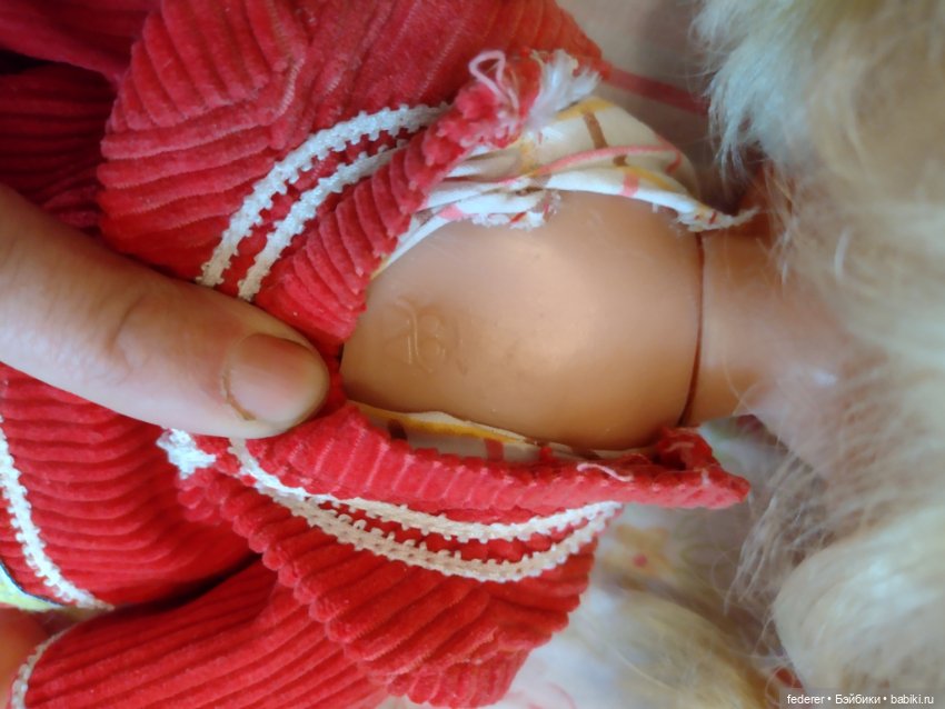 Помогите оценить советскую куклу.Высота около 45 см,клеймо человечки( ленигрушка?) (фото 2)