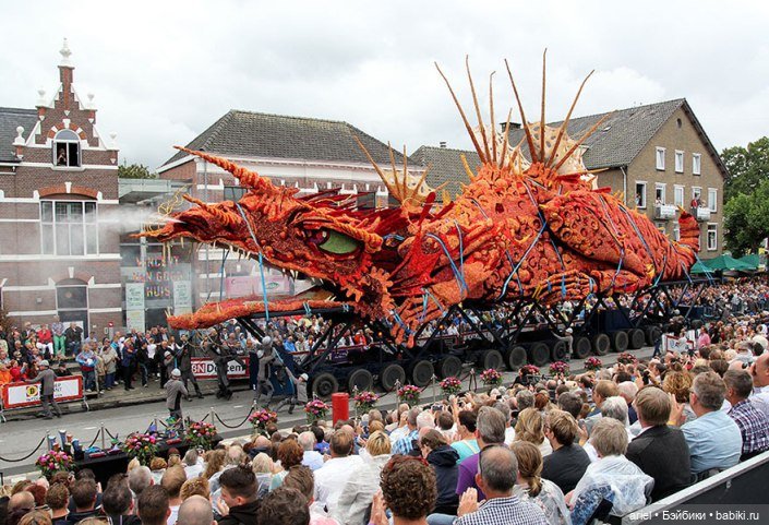 Цветочный парад, посвященный Ван Гогу