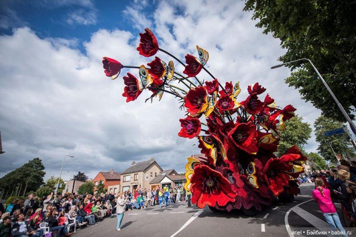 Цветочный парад, посвященный Ван Гогу