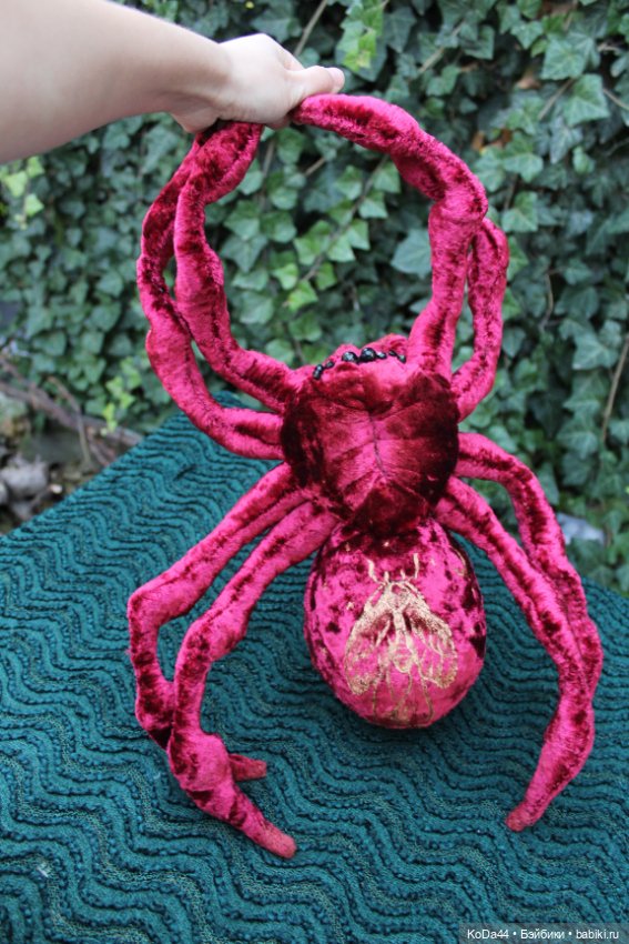 Плюшевый паук Зюзя из серии Древний род