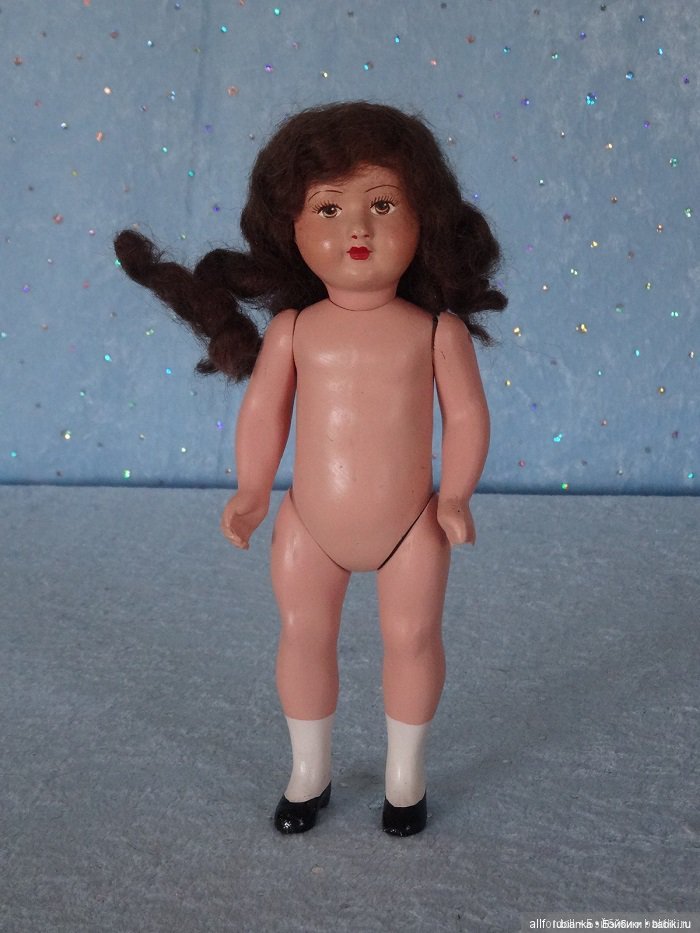 И опять только об одной кукле