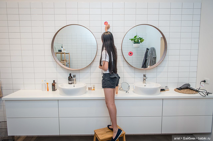 Японская художница Яёи Кусама покрыла красными цветами целую квартиру (фото 6)