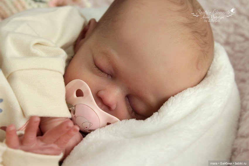 Annie скульптора Lili Lilly Gold, автор прототипа Beatriz Clemente