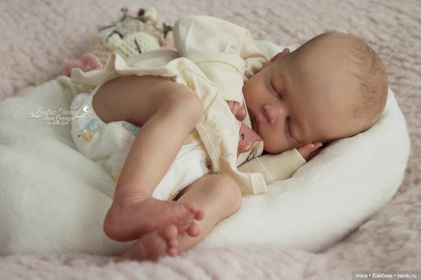 Annie скульптора Lili Lilly Gold, автор прототипа Beatriz Clemente