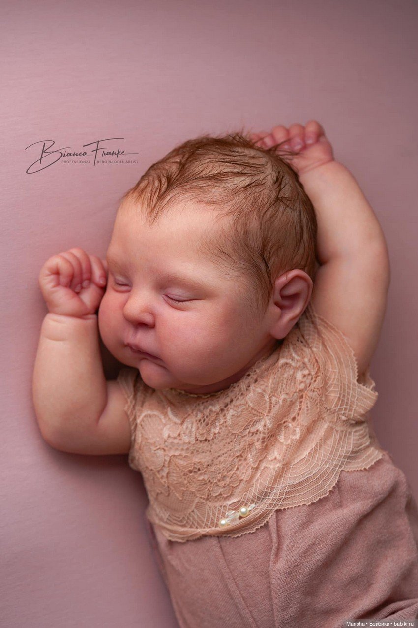 Peaches скульптора Cassie Brace, автор прототипа Bianca Franke