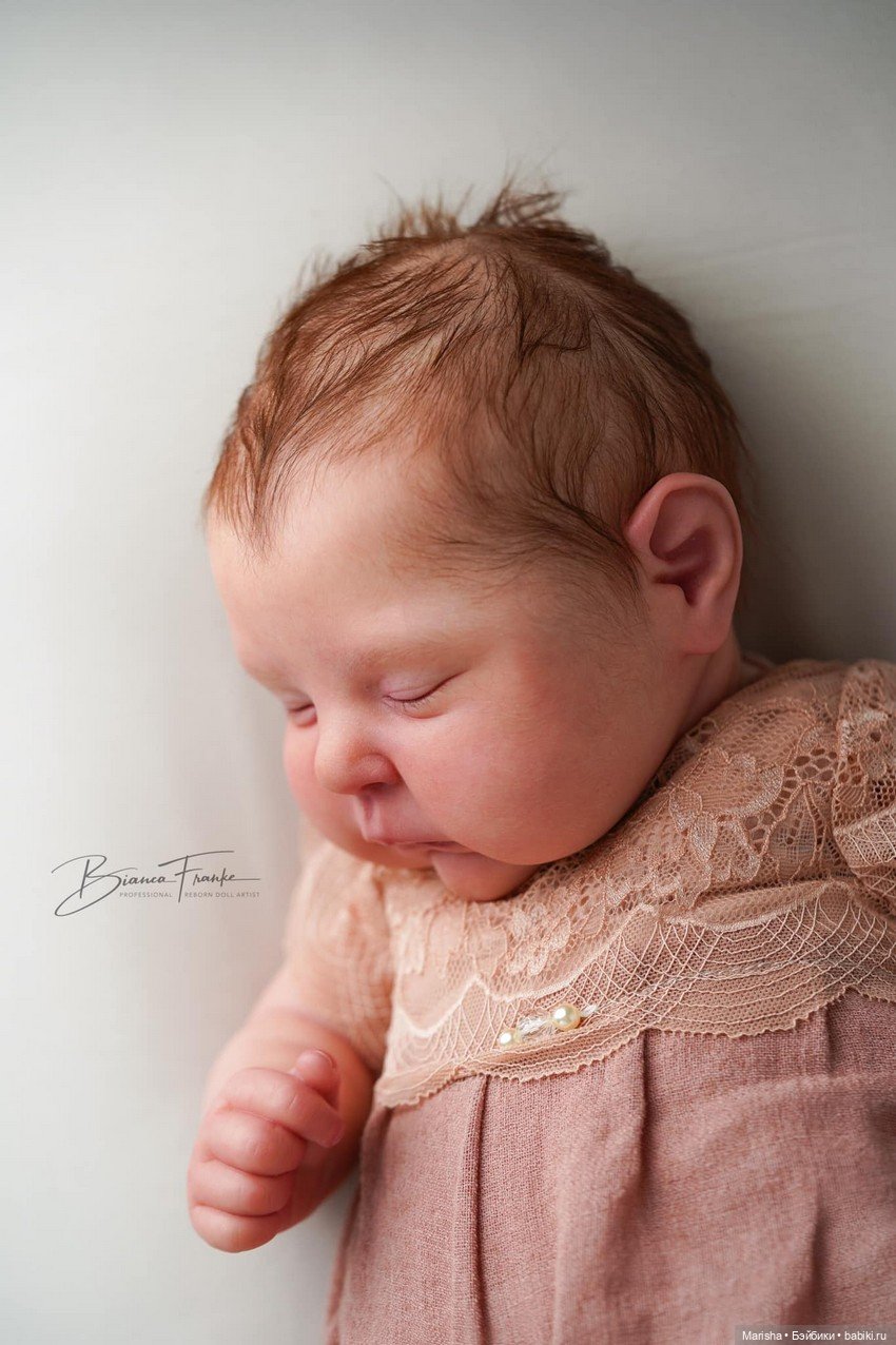 Peaches скульптора Cassie Brace, автор прототипа Bianca Franke