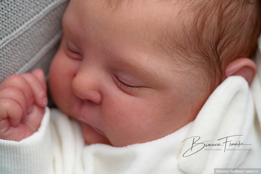 Peaches скульптора Cassie Brace, автор прототипа Bianca Franke