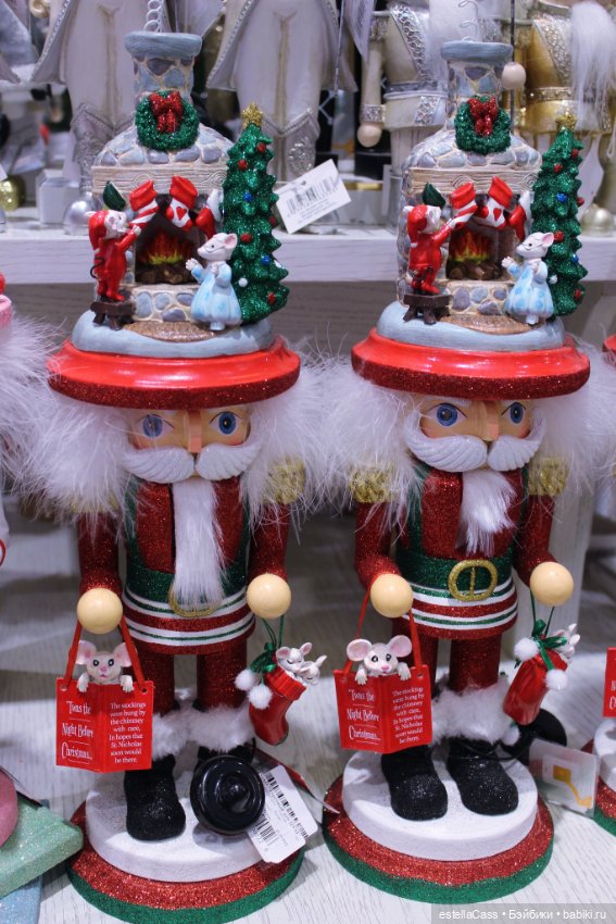 Тигр подкрадывается по снегу