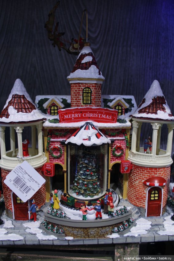 Тигр подкрадывается по снегу