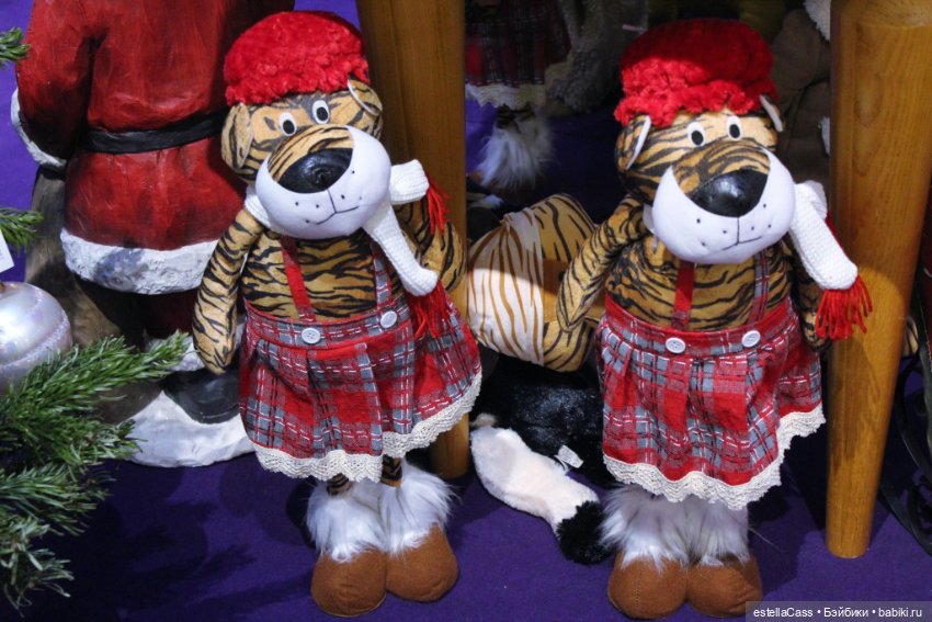 Тигр подкрадывается по снегу (фото 8)