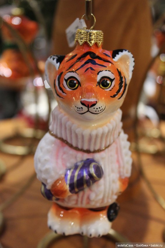 Тигр подкрадывается по снегу (фото 6)