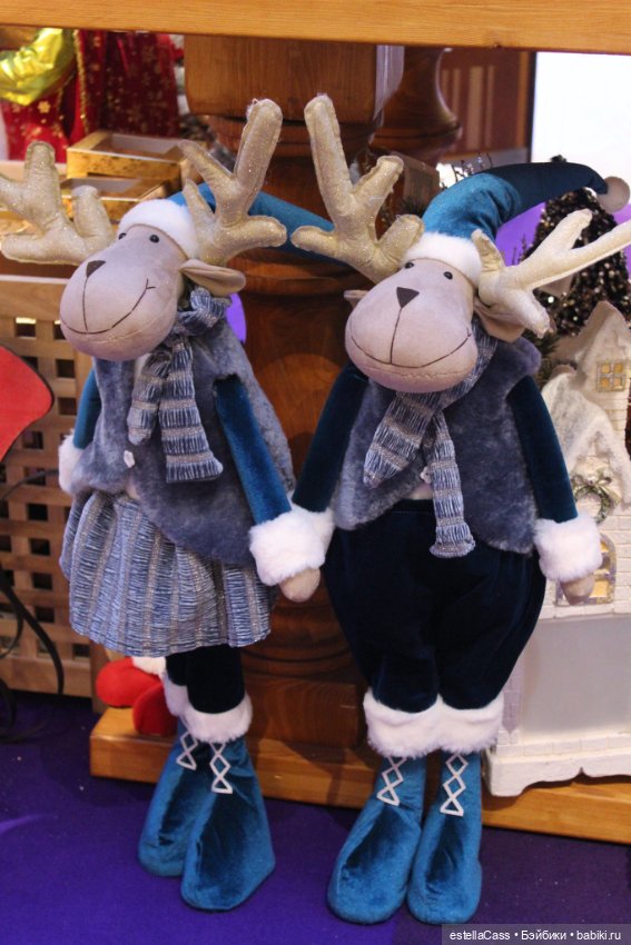 Тигр подкрадывается по снегу