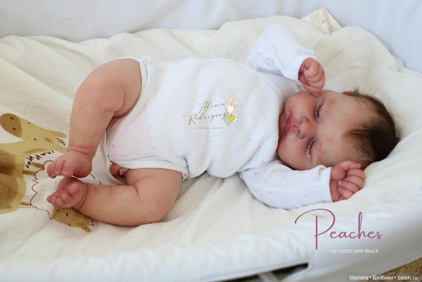 Peaches скульптора Cassie Brace, автор прототипа Alicia Rodriguez