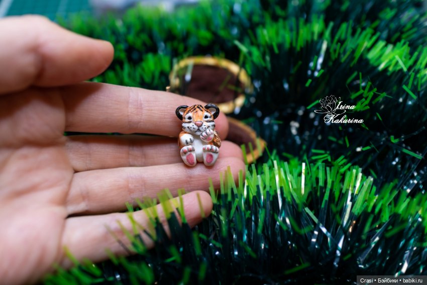 Миниатюрный тигрёнок в орешке (фото 9)