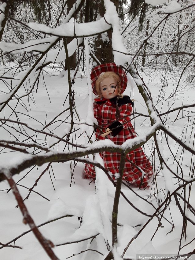 "Деревья в снегу утопают. Красива ты всё же, зима
