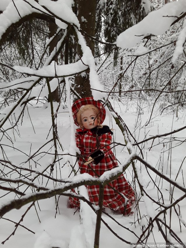 "Деревья в снегу утопают. Красива ты всё же, зима