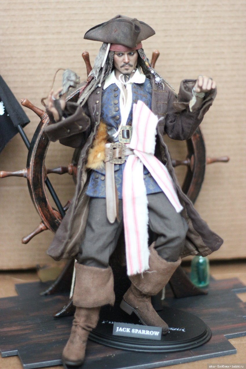 Фигурка Джека Воробья от Hot Toys