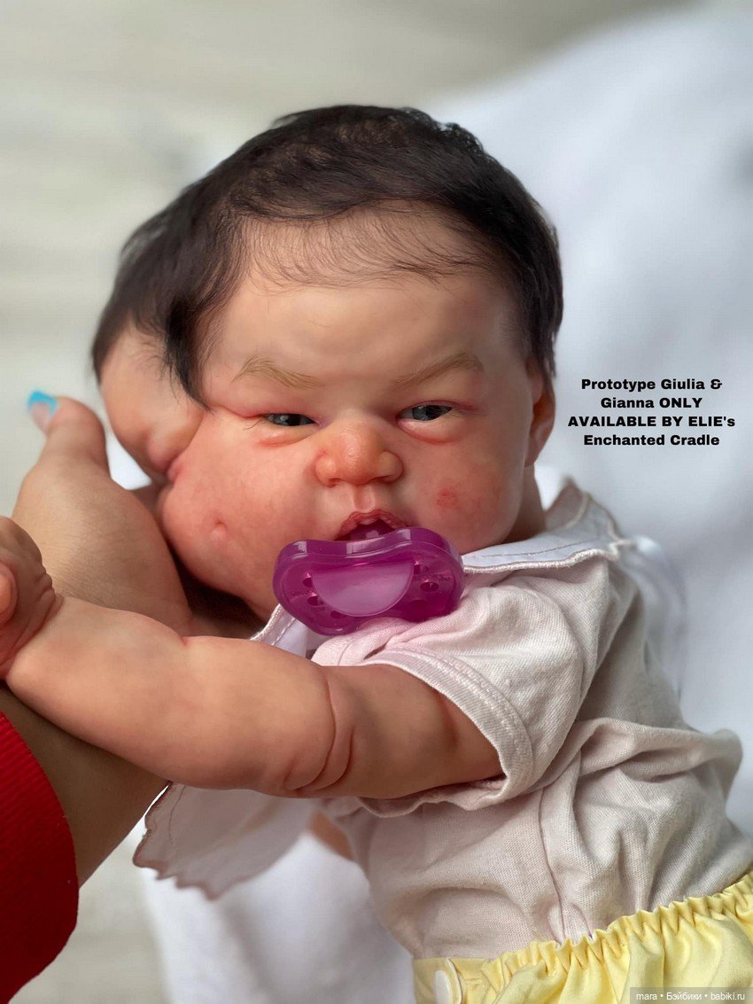 Gianna & Giulia скульптора Vincenzina Caré, автор прототипа Elie Habibi